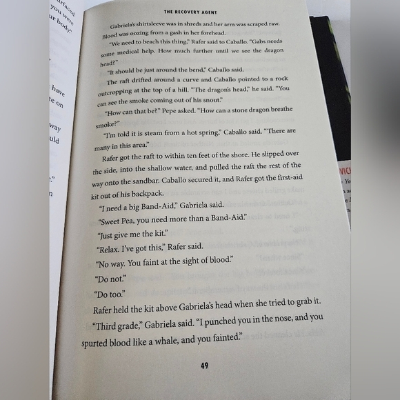 Janet Evanovich. The Recovery Agent. Atria  2022 Home Accents Cofffe TableBooks - Picture 5 of 14